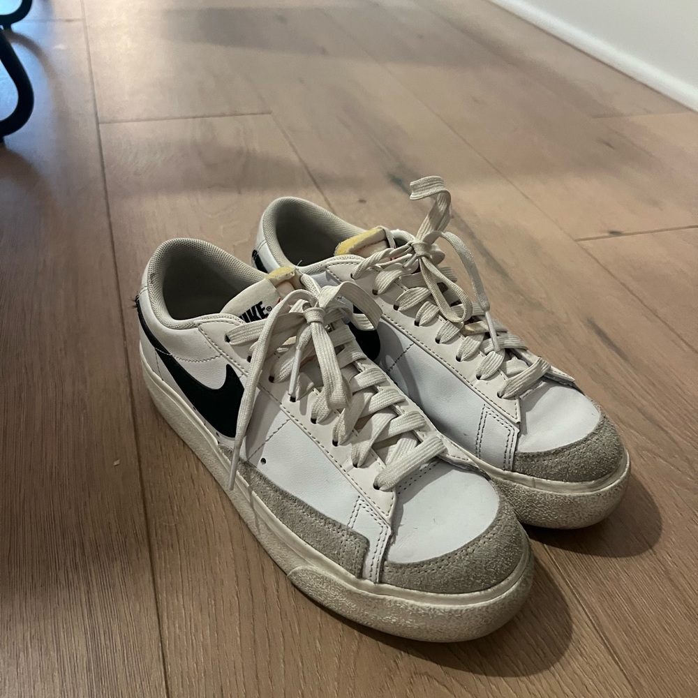 Nike Women's White and Black Sneakers